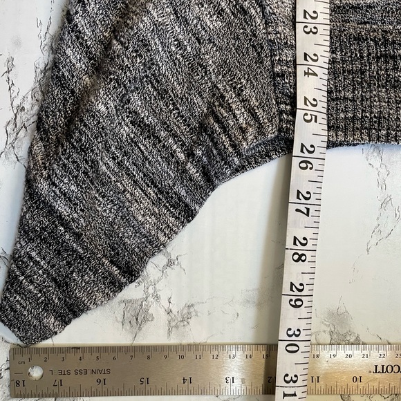 Logo Lori Goldstein Gray Black Cashmere Blend Sweatshirt Size XS Trendy fits - Picture 7 of 8